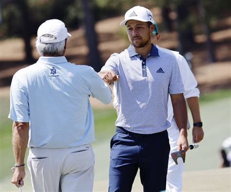 xander schauffele golf attire.